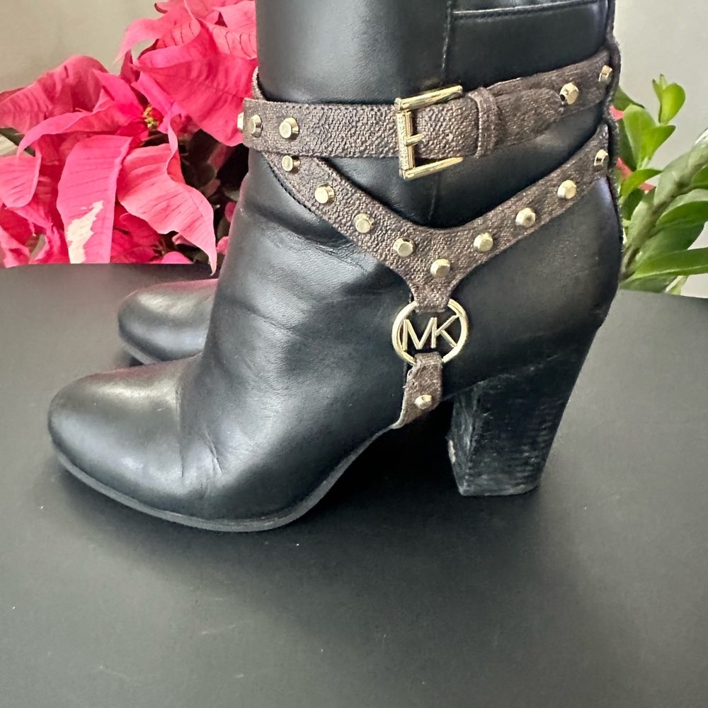 Michael Kors Women's Preston Gold Studded Leather Ankle Boot, Size 8 - Picture 5 of 6